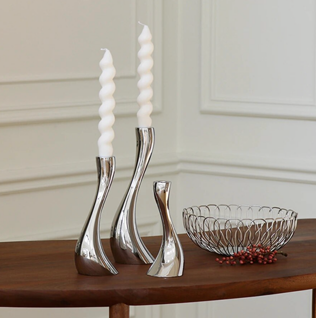 DoraWave – Luxury Chrome Candle Holders with Elegant Wave Shape